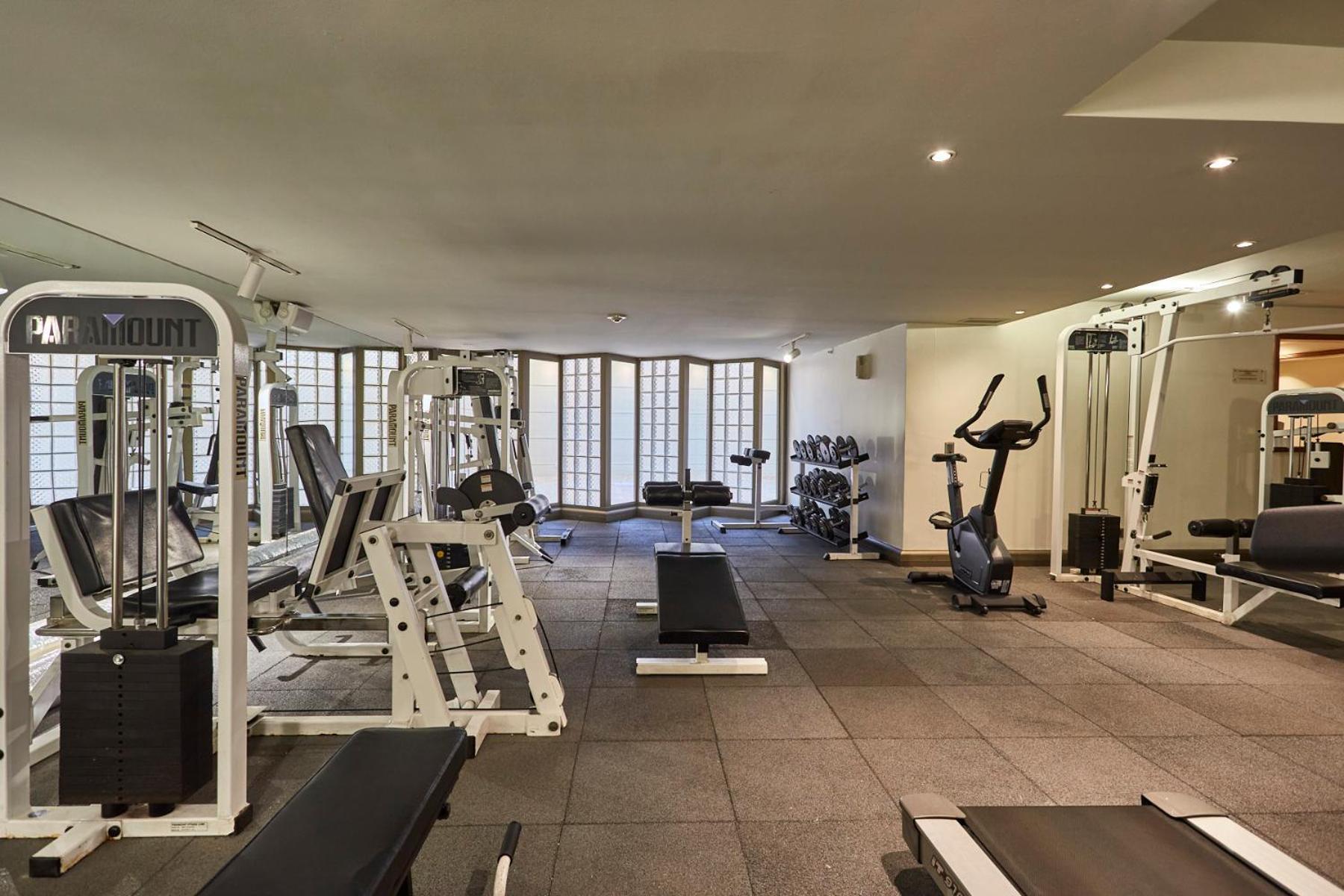 Hotel Plaza El Bosque Ebro Santiago de Chile Exteriér fotografie The gym at the hotel