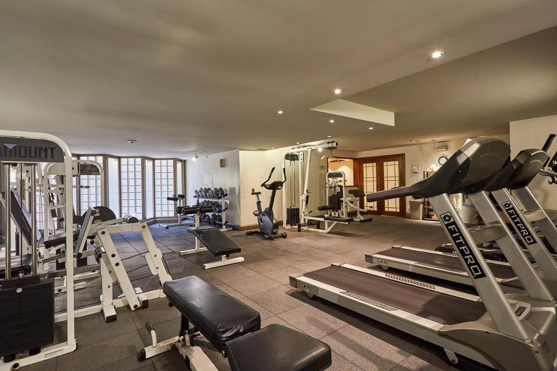 Hotel Plaza El Bosque Ebro Santiago de Chile Exteriér fotografie The gym at the hotel