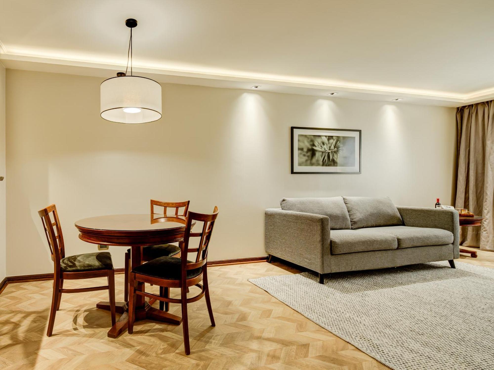 Hotel Plaza El Bosque Ebro Santiago de Chile Exteriér fotografie A living room with indirect lighting